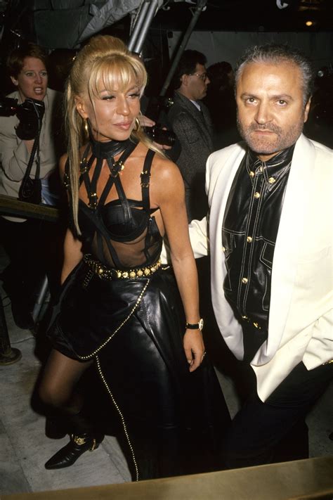 le 9 stiliste emergenti di gambarie per gianni versace|gianni versace stilisti.